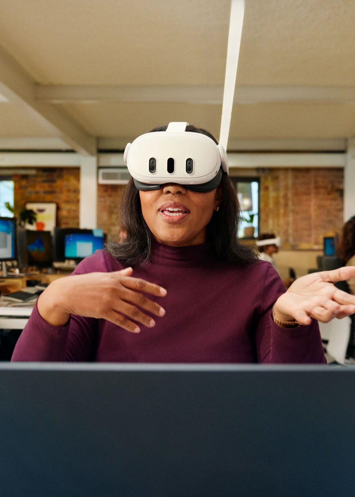 Cornerstone Immerse Companion est disponible aussi bien sur des dispositifs spatiaux et sur les ordinateurs de bureau